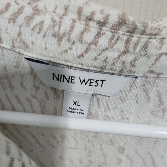 Nine West Women's Beige Patterned Button Down Shirt - Picture 2 of 2